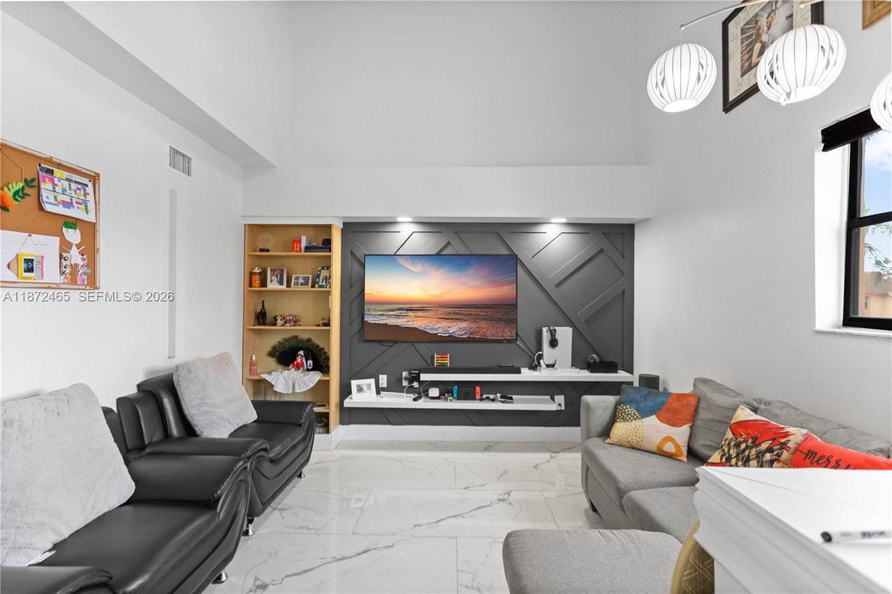 949 Sw 113th Ter - Photo 1