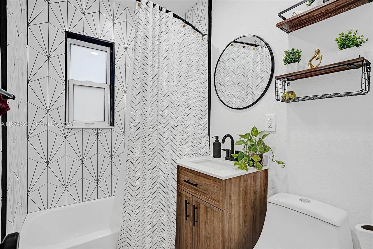 301 190th Street - Photo 1