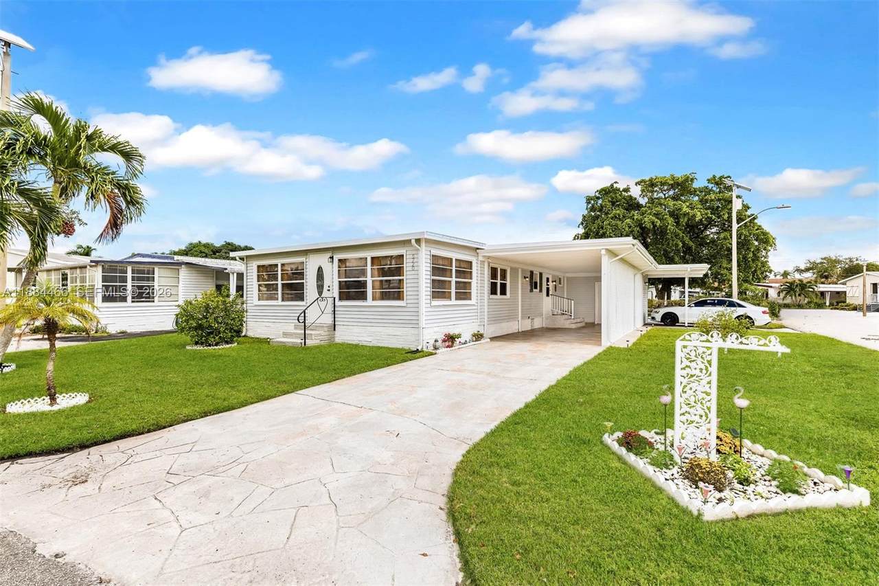 5720 Lakeshore Dr - Photo 1