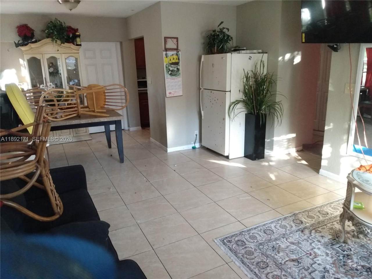 639 33rd St - Photo 1