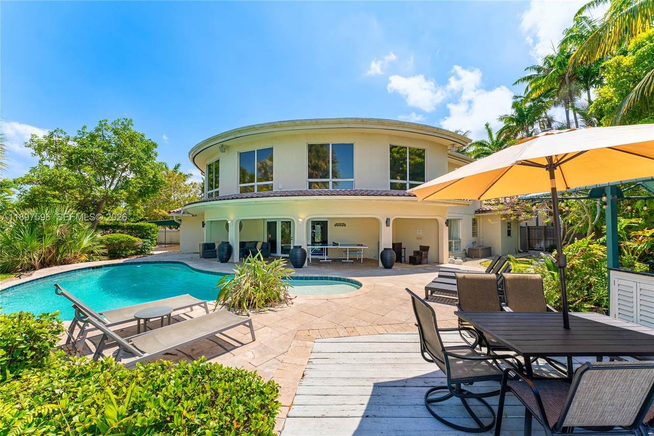 1809 Coral Gardens Dr - Photo 1