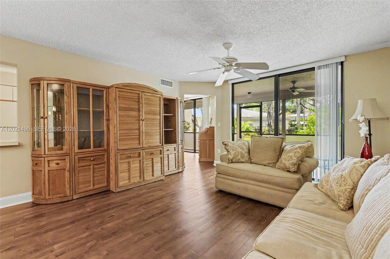 1420 Sheridan St - Photo 1
