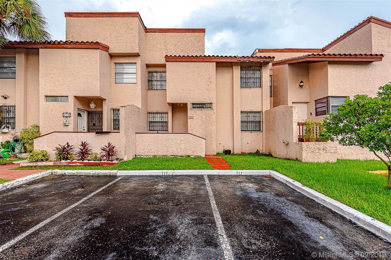 717 105th Pl - Photo 1