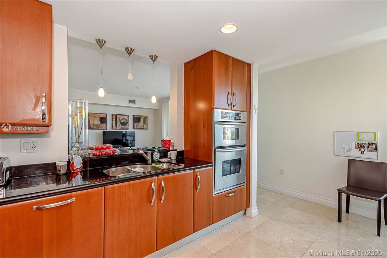 19400 Turnberry Way - Photo 1