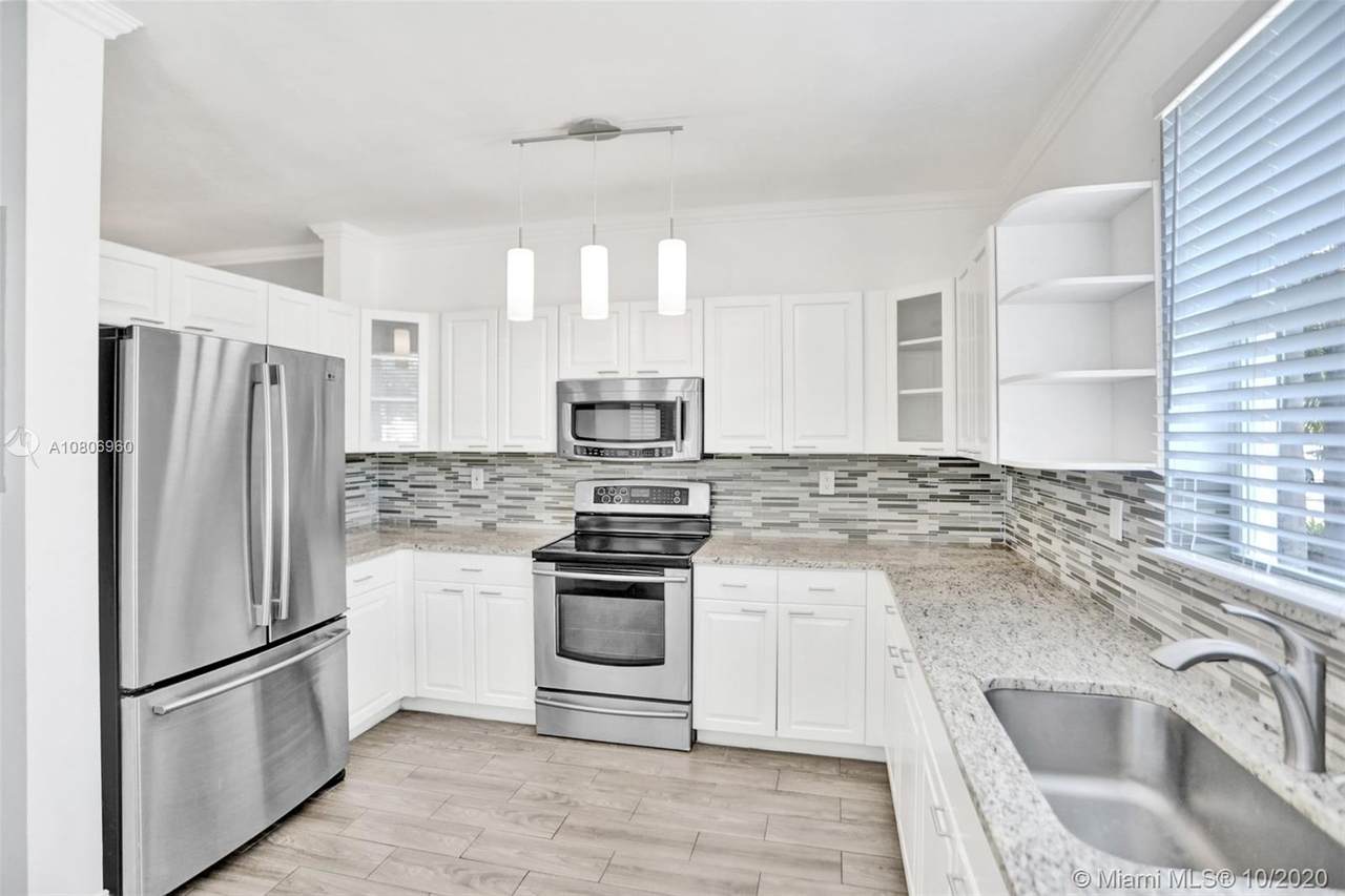 1070 Redwood St - Photo 1