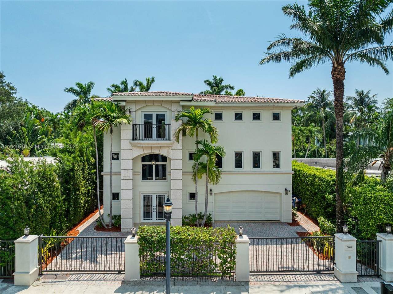 3061 Bay Rd - Photo 1