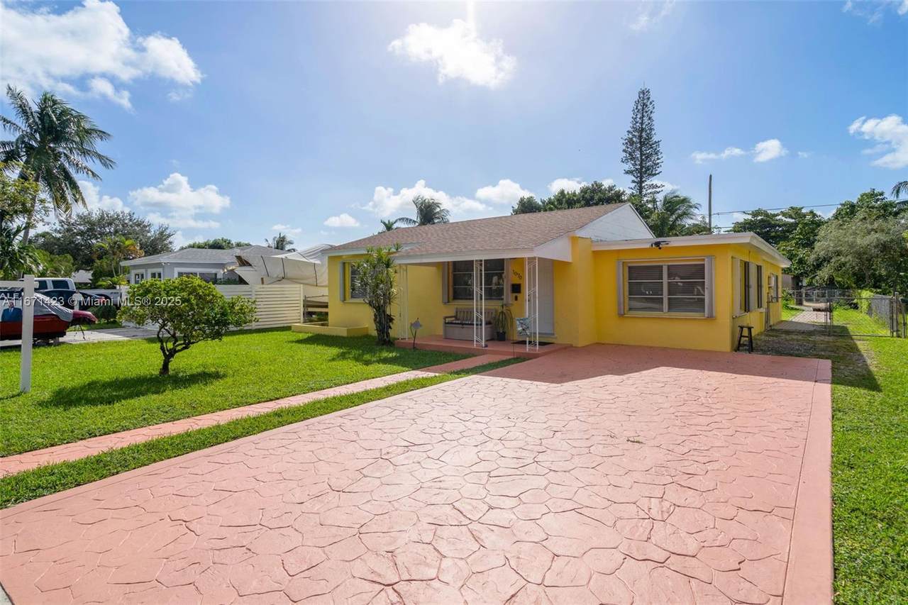 1070 143rd St - Photo 1