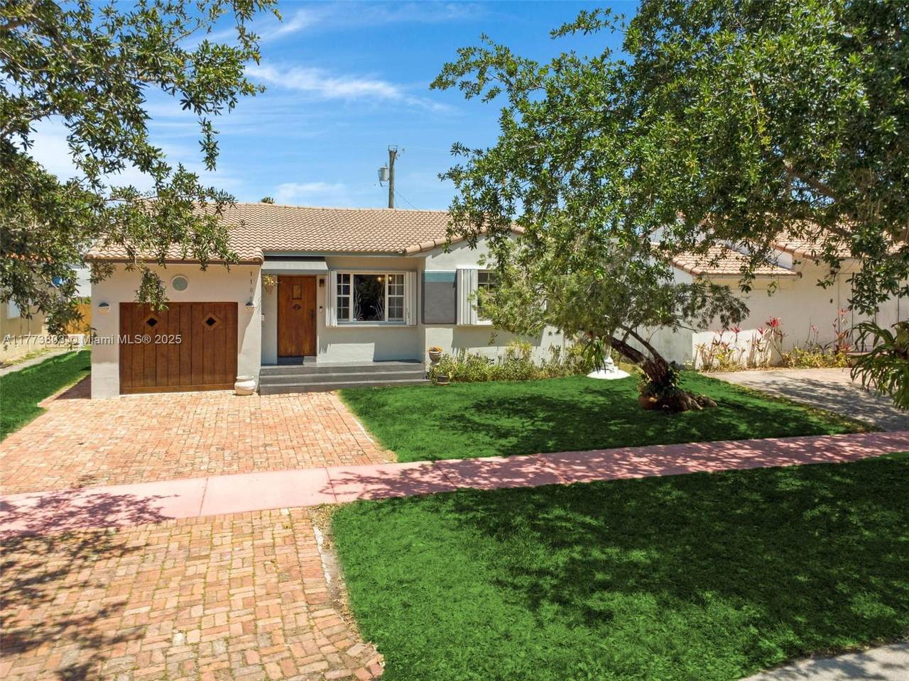 1185 Biarritz Dr - Photo 1