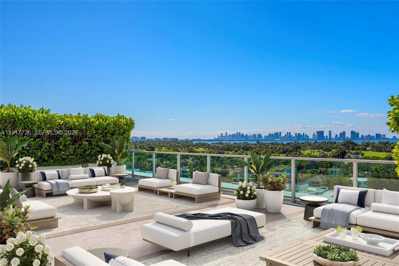 201 Aqua Ave - Photo 1