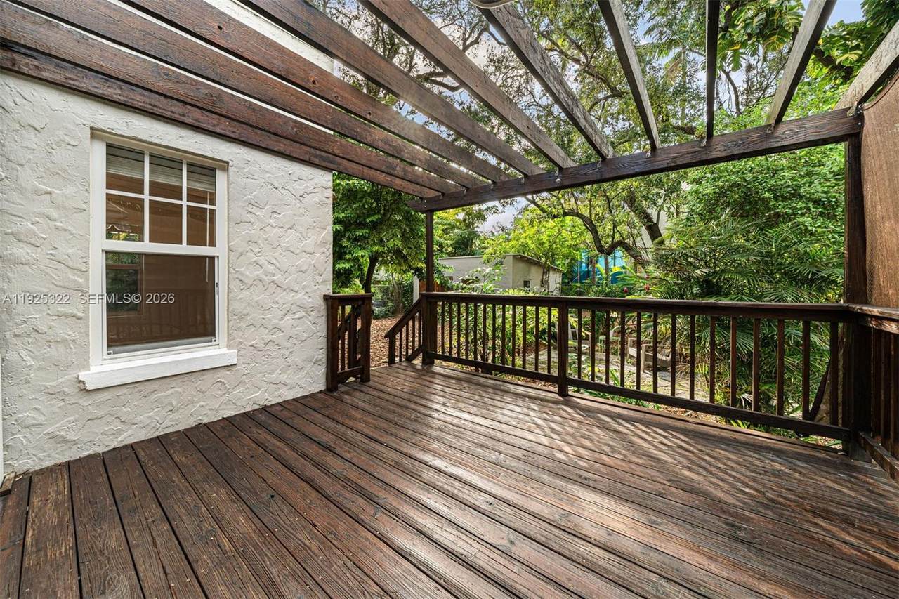 828 9th Ave - Photo 1