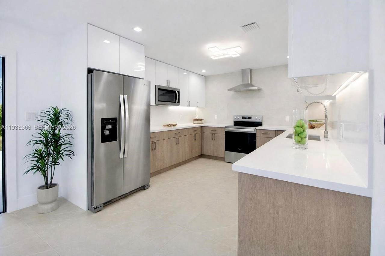 7904 139th Ct - Photo 1