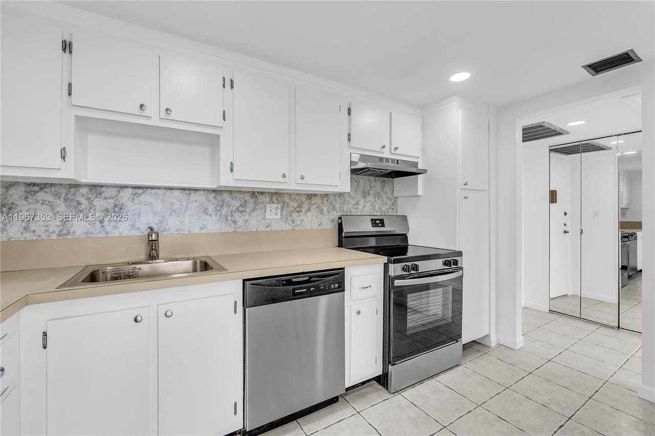 2781 Taft St - Photo 1