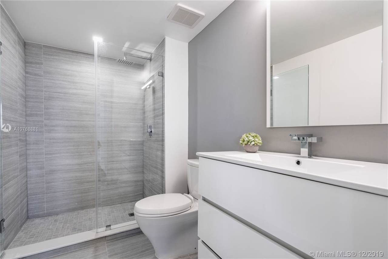 2000 Towerside - Photo 1