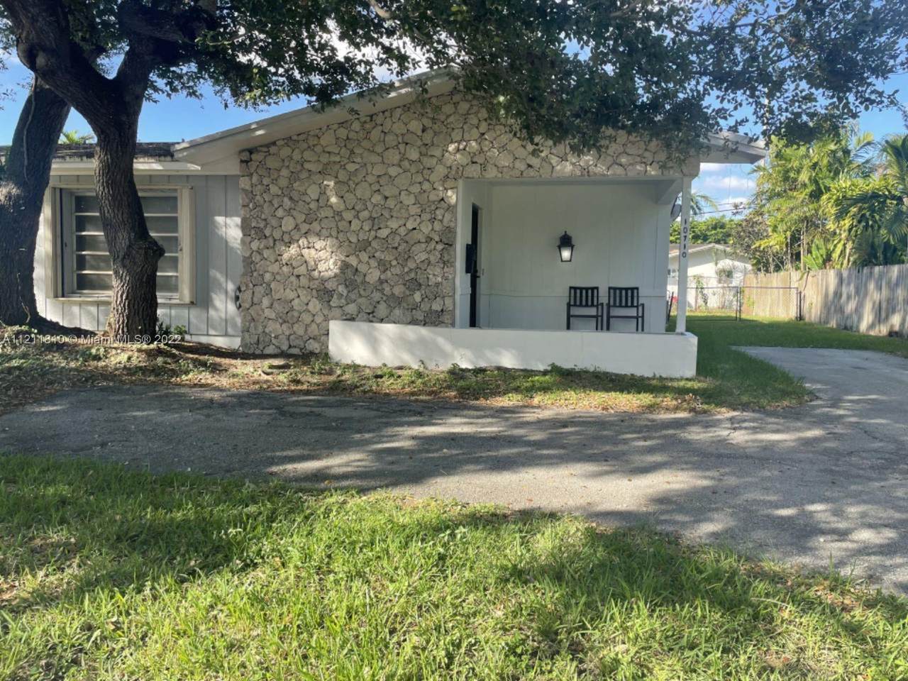 10710 77th Ave - Photo 1