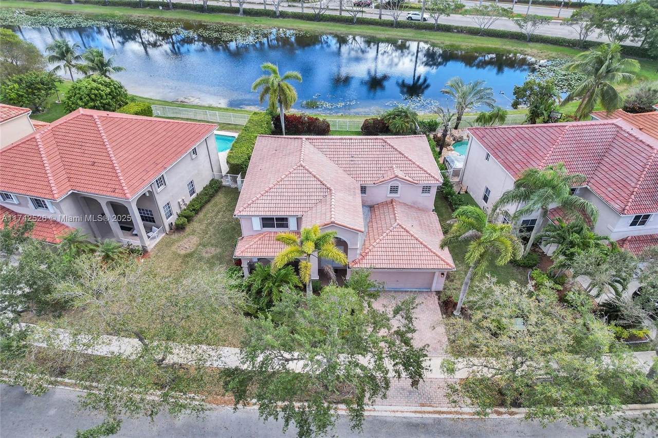3892 Falcon Ridge Cir - Photo 1