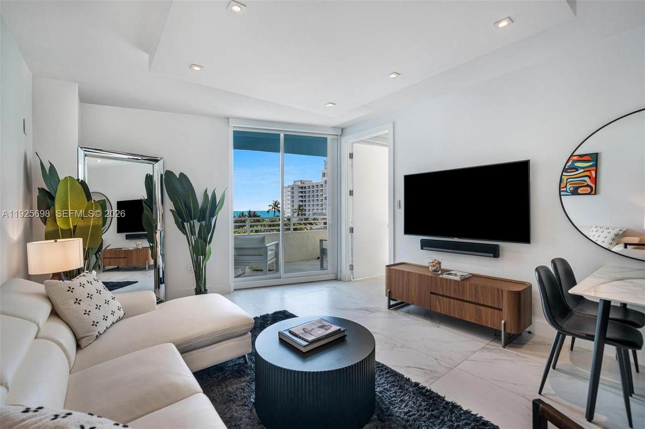 225 Collins Ave - Photo 1