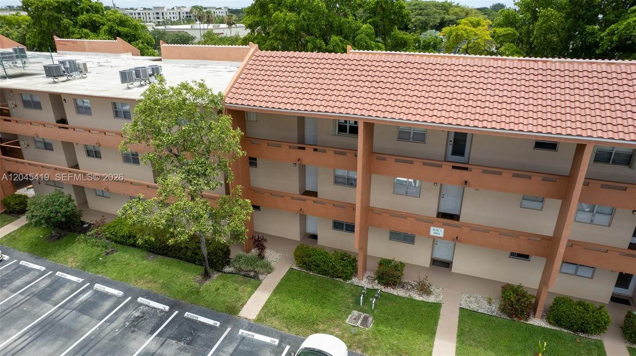 8814 Mcnab Rd - Photo 1