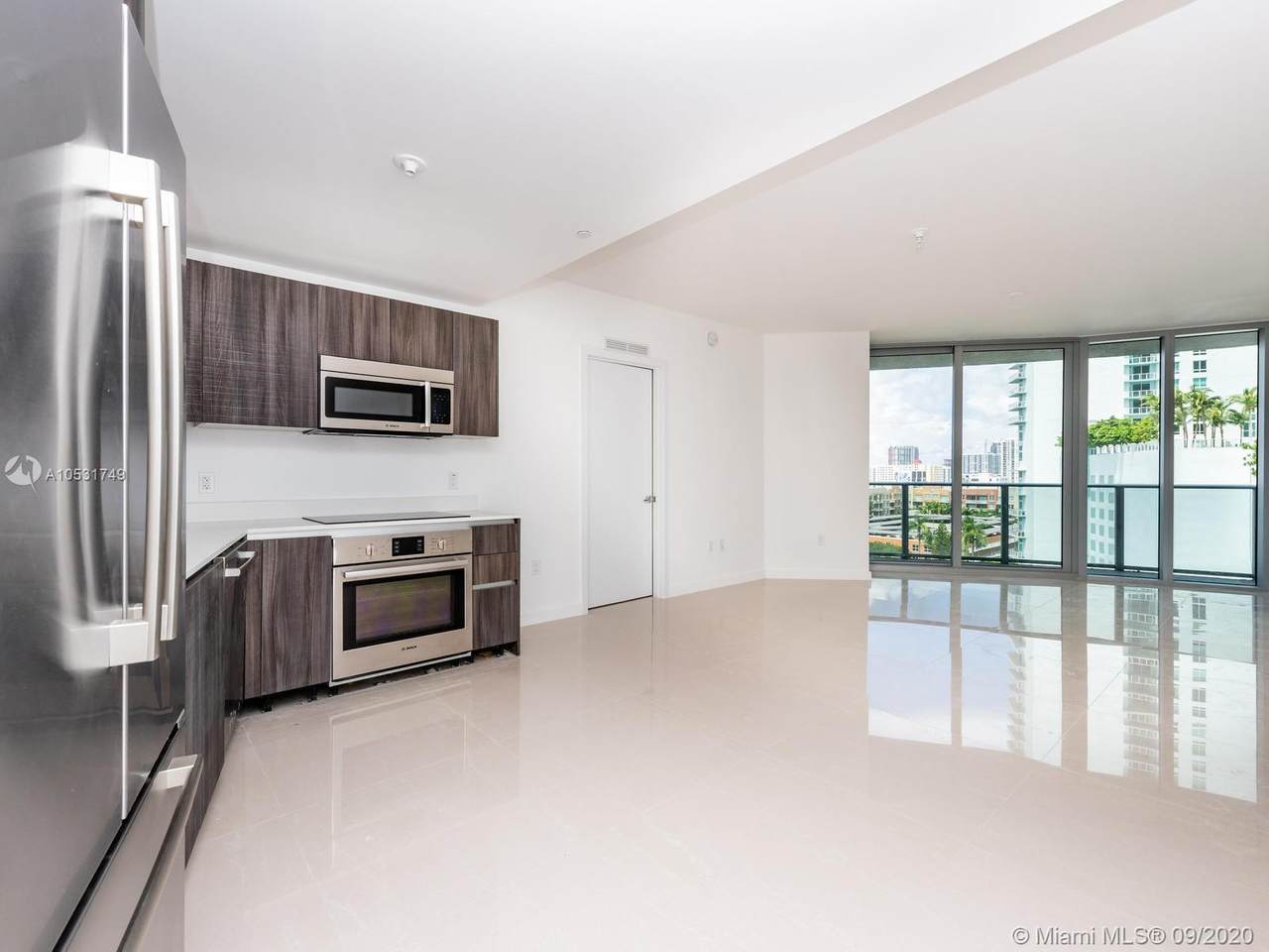 488 18th St - Photo 1