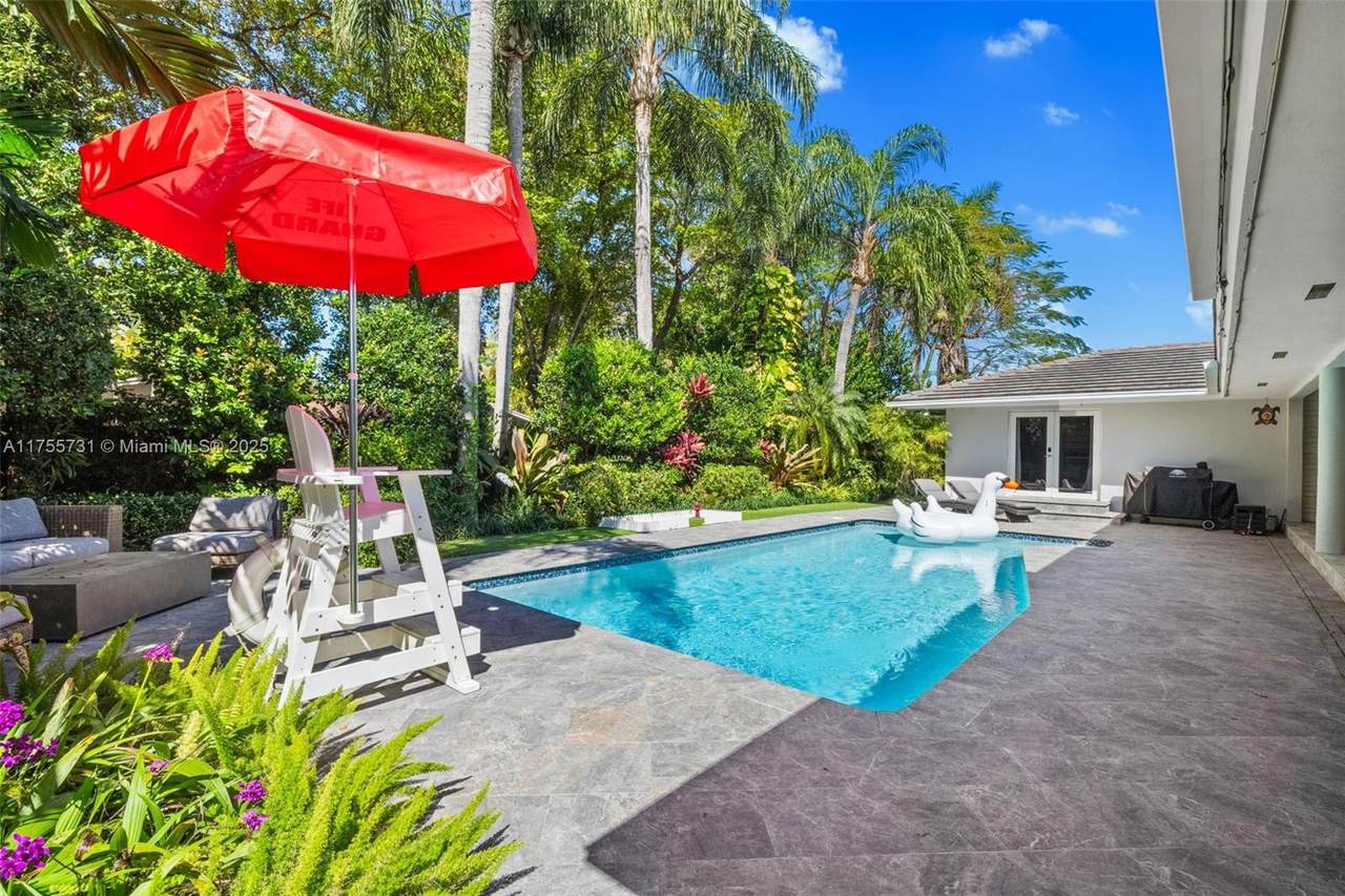 8234 60th Ct - Photo 1