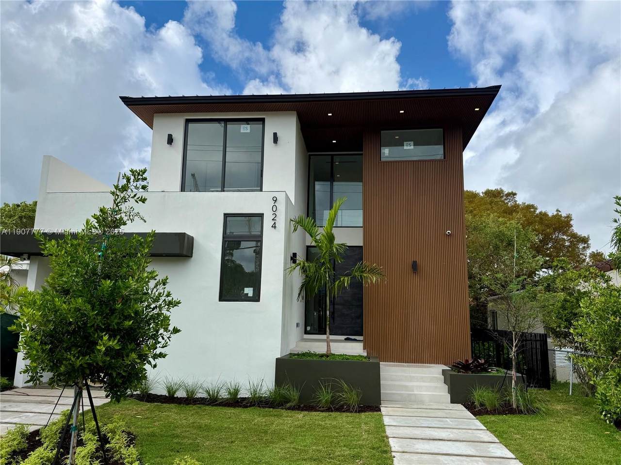 9024 Abbott Ave - Photo 1