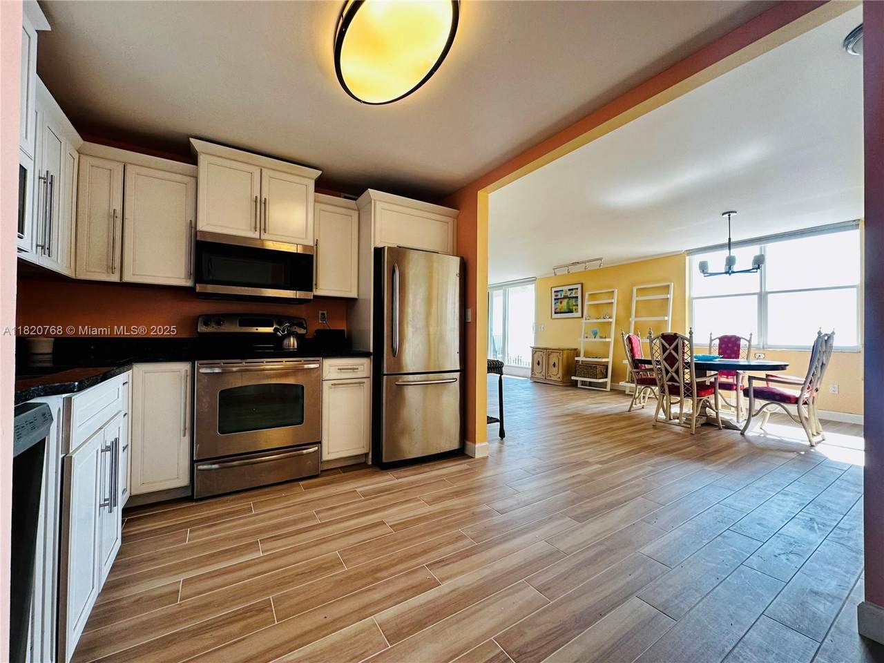 1401 Ocean Dr - Photo 1