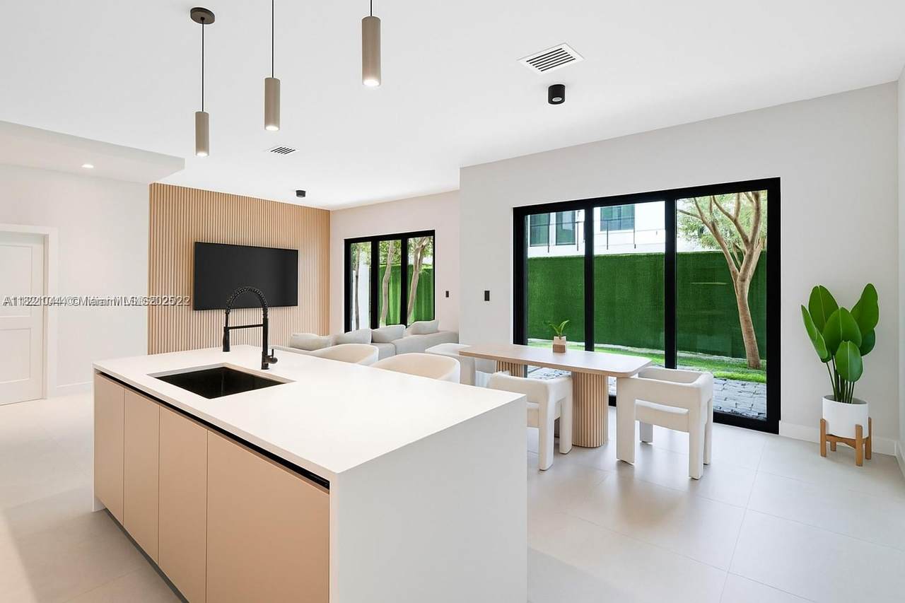 3318 Day Ave - Photo 1