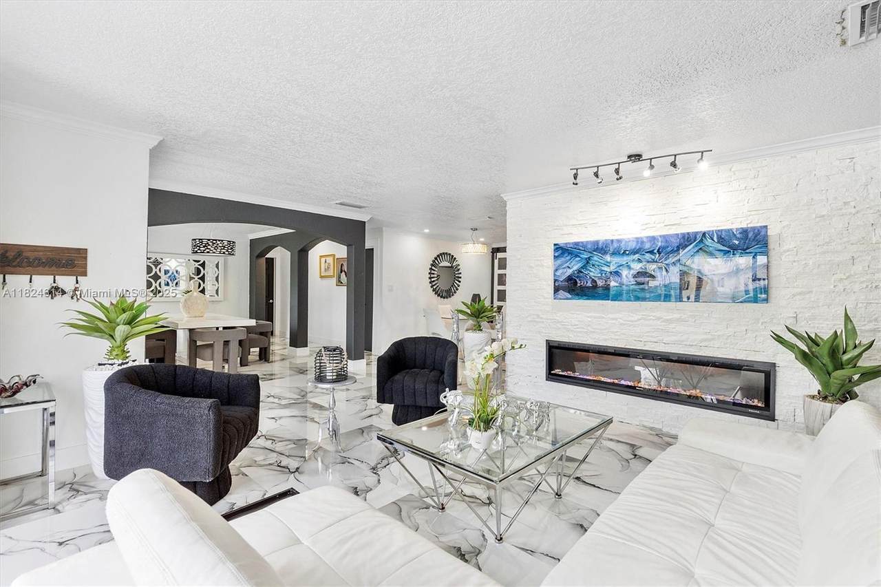 12121 107th St - Photo 1