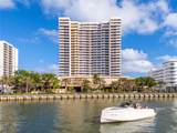 2555 Collins Ave - Photo 30