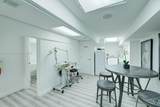 Beauty & Nail Salon For Sale In Fontainebleau - Photo 18