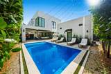 550 42nd St - Photo 1