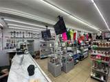 Convenience Store 4 AVE - Photo 2