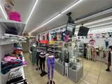 Convenience Store 4 AVE - Photo 3