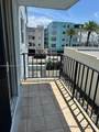 720 Collins Ave - Photo 2