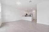 250 159th Ln - Photo 4