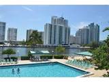 800 Parkview Dr - Photo 4
