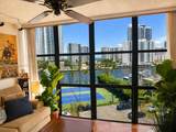 1000 Parkview Dr - Photo 2