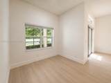 837 Tanglewood Cir - Photo 2