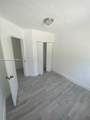 27 60th Ter - Photo 2