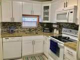 611 Hollybrook Dr - Photo 3