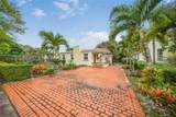 512 Mendoza Ave - Photo 1