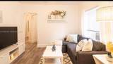 27 60th Ter - Photo 3