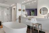 10 Venetian Way - Photo 8