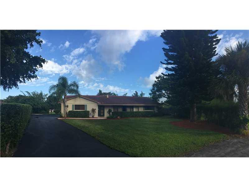 3561 NW 99th Ave, Coral Springs, FL 33065 (MLS #A10164605) :: United Realty Group