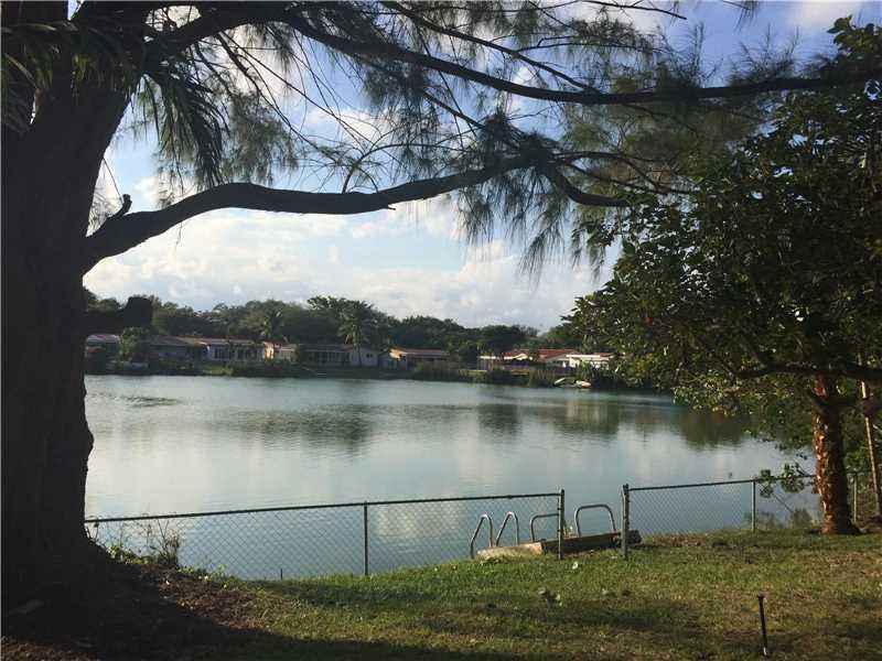 19930 NE 24th Ave, Miami, FL 33180 (MLS #A10176134) :: United Realty Group