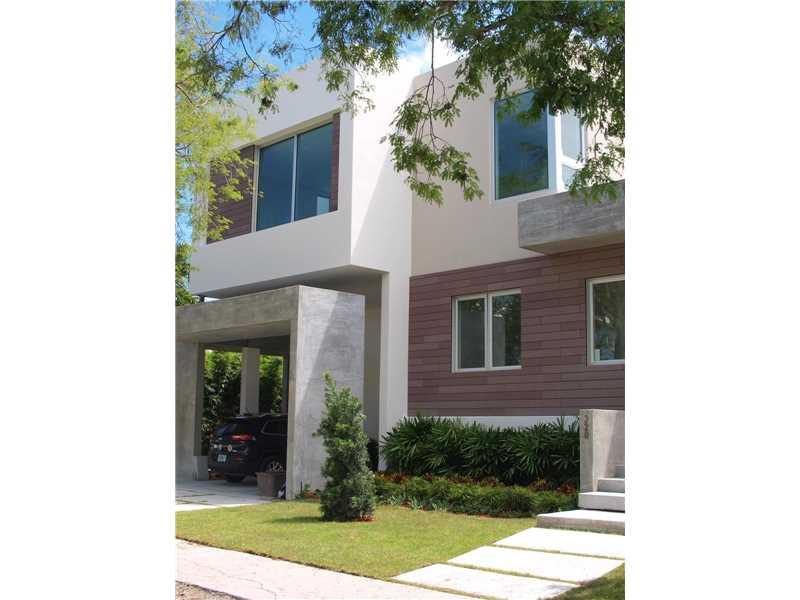 320 Heather Dr - Photo 1