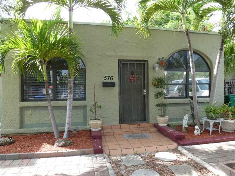 576 NE 71st St, Miami, FL 33138 (MLS #A10150236) :: United Realty Group