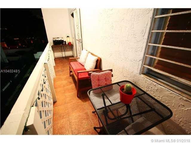 1033 Lenox Ave - Photo 1