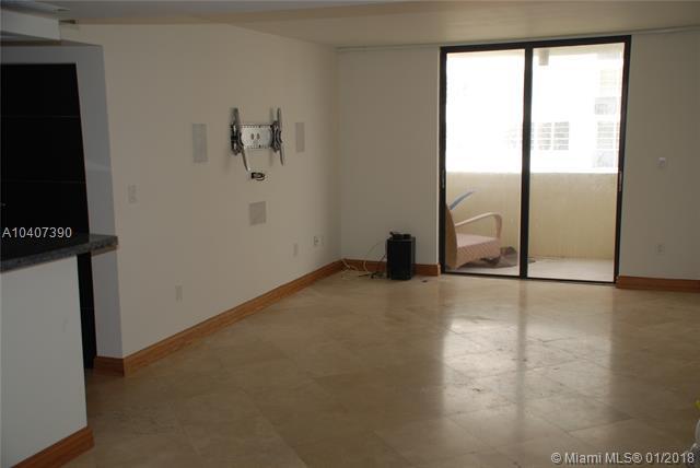 1623 Collins Ave - Photo 1