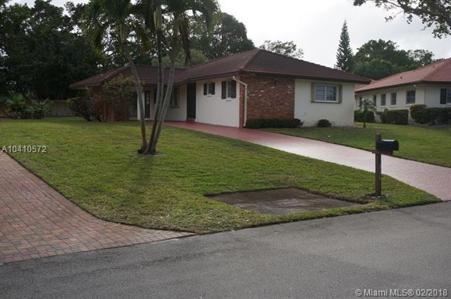 316 42nd St - Photo 1