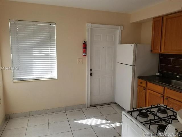 1719 Lincoln St - Photo 1